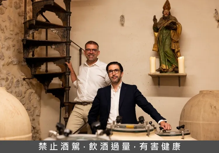 Liber Pater 創辦人兼釀酒師 Loïc Pasquet (左)與 邦瀚斯葡萄酒及烈酒部環球主管Amayès Aouli(右)。邦瀚斯提供