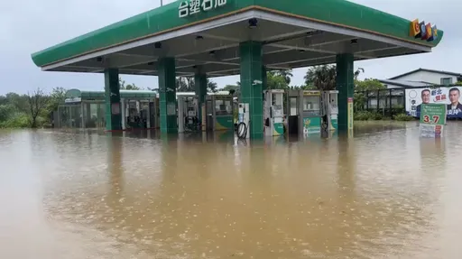 豪雨狂炸北台灣！台2線44K淹水封閉　多校預防性撤離
