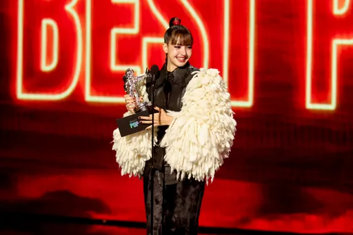 VMA｜Lisa擊敗泰勒絲成亞洲之最激動哭了！瑪丹娜橫掃7獎大贏家