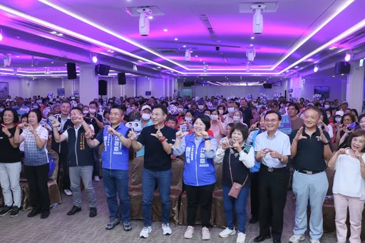 合體顏莉敏辦千人問政說明會　江啟臣高喊：發2萬、打皮蛇