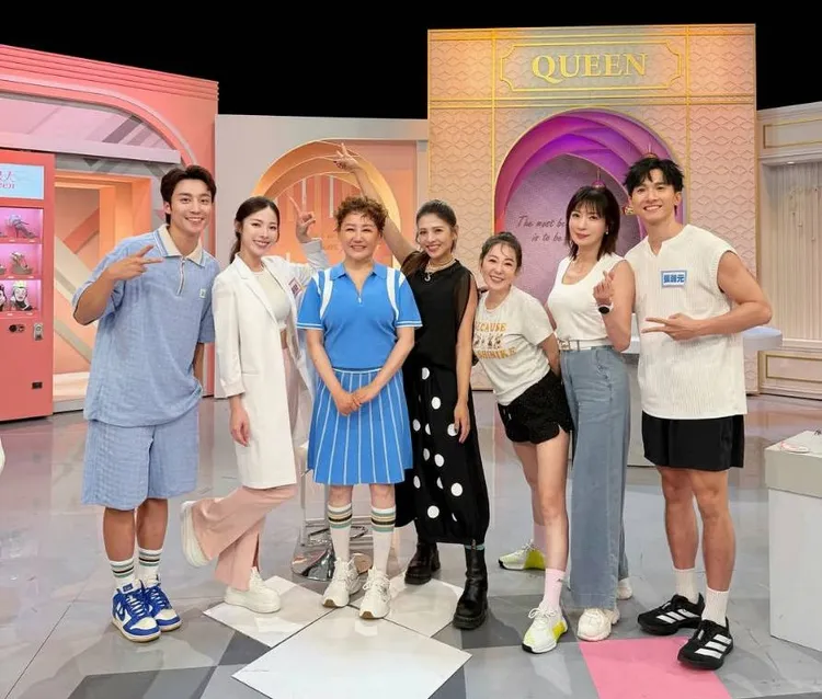 張瀚元(右一)和方慈聲（左二）戀情低調，身邊工作人員都不知情。翻攝張瀚元IG