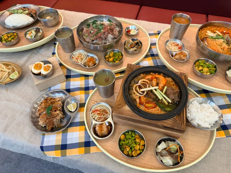 日日南洋從泰式打拋豬、椒麻雞、越式牛肉河粉，到馬來西亞叻沙、南洋鍋物都有。王宇德攝