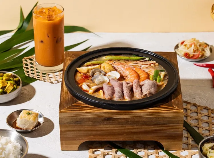 泰式冬蔭功鍋有澎湃的海陸料理。豆府提供