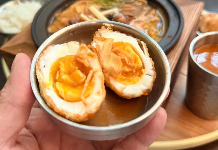 香炸女婿蛋是泰國傳奇特色菜。王宇德攝