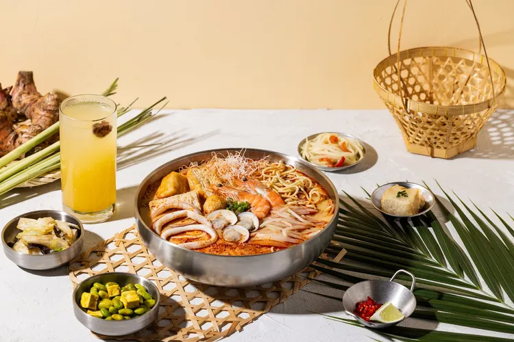「南洋叻沙海鮮粉麵」讓一碗叻沙同時吃到兩種麵。豆府提供