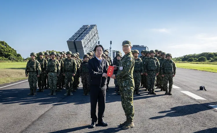國軍18日進行「115年三軍聯合精準飛彈射擊」，空軍天弓三型防空飛彈進行射擊。總統府提供