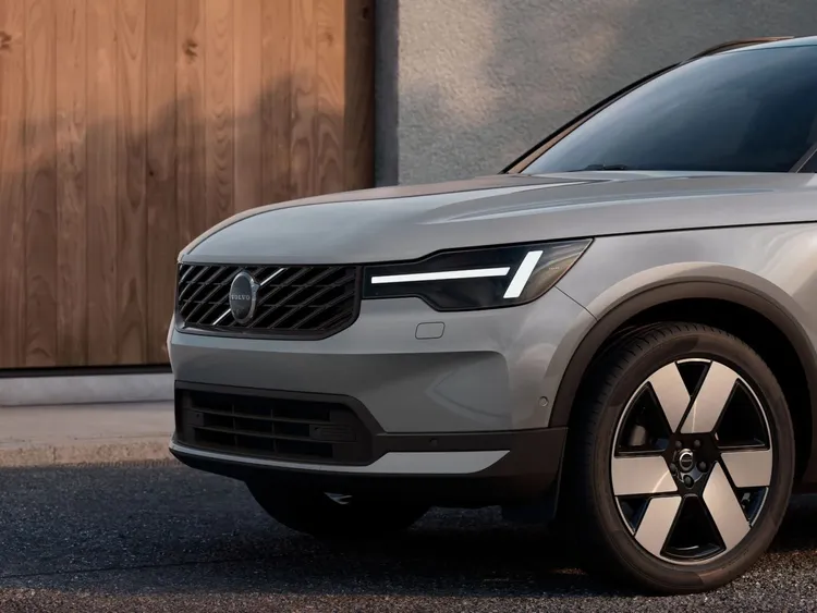 Volvo二度小改款更新後的40系列，預計今年秋季開始在比利時生產。原廠照片
