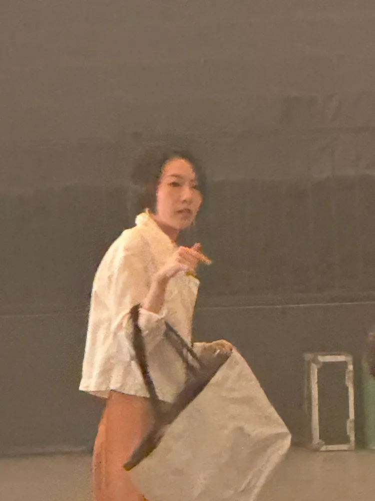 蕭煌奇的老婆到小巨蛋，應援牌不是老公而是動力火車。林丞偉攝