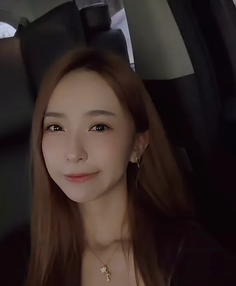 禾羽是知名的寫真女星，她透露近日人在日本。翻攝禾羽IG