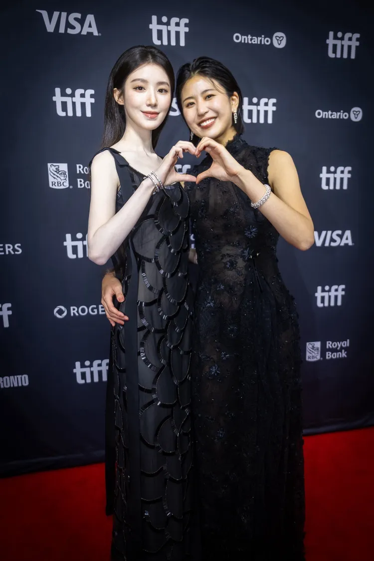 舒華（左）、陳璇（右），在《幸福快樂的日子》中飾演一對姐妹。水花電影提供