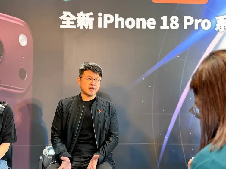 台灣大哥大個人用戶事業商務長林東閔表示，iPhone 18 Pro系列實際預購量較去年成長約一成，iPhone Duo預約占比也突破10%。趙筱文攝
