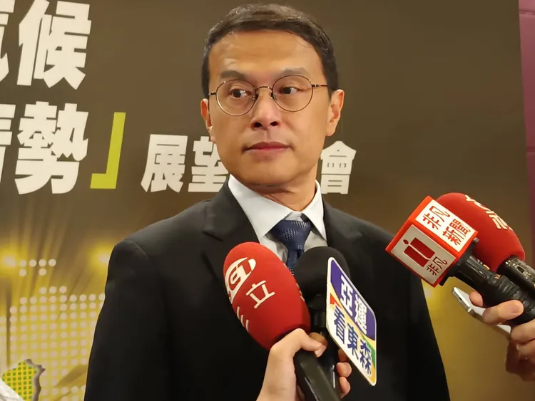 國泰台大產學合作計畫協同主持人中央大學經濟系教授徐之強會後受訪。許麗珍攝