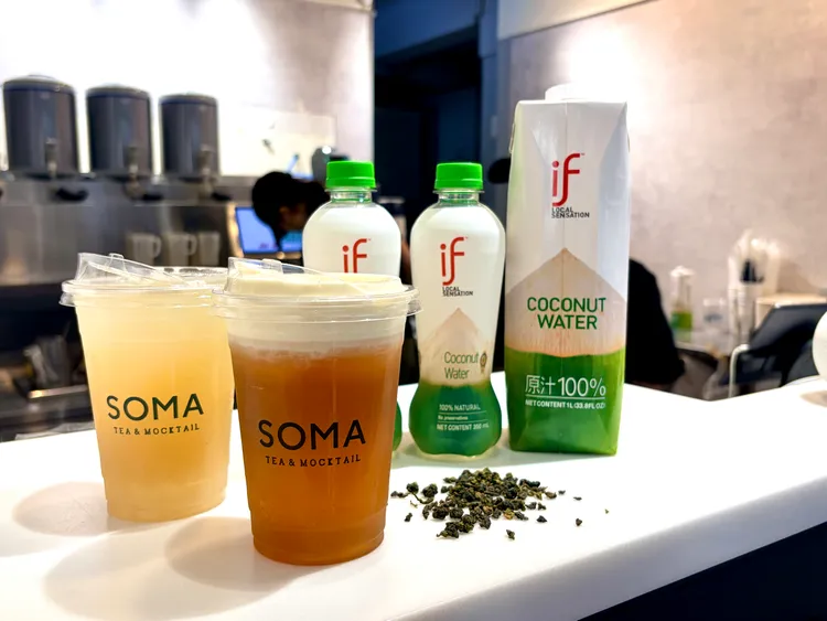 以if 100%椰子水為基底，融入高山茶、蜜隱烏龍、花果與咖啡等風味，打造多款聯名飲品。業者提供