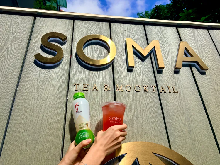 泰國 if 100%椰子水推出SOMA 13週年期間限定的聯名企劃。業者提供