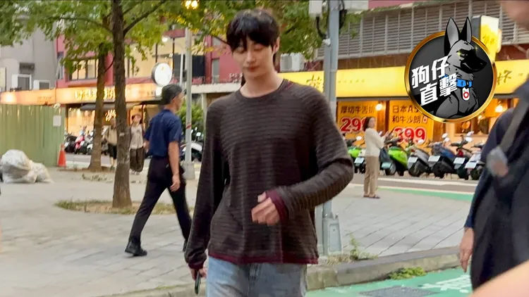 邊佑錫現身東區街頭，與隨身團隊悠閒逛街。特勤中心攝