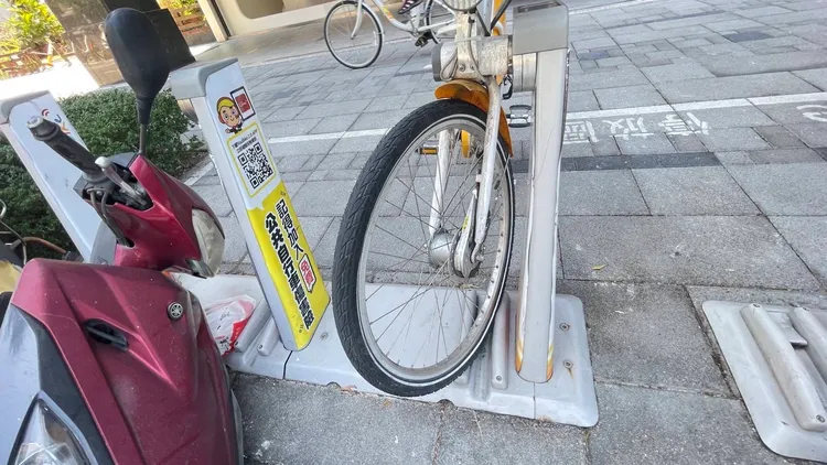 Ubike車輛也被波及。翻攝畫面