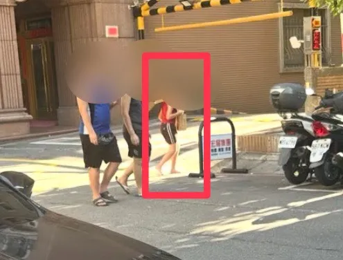 女童掛「畜生」紙板遭遊街！去年就被通報不當管教　狠父完成12週課程仍涉違令