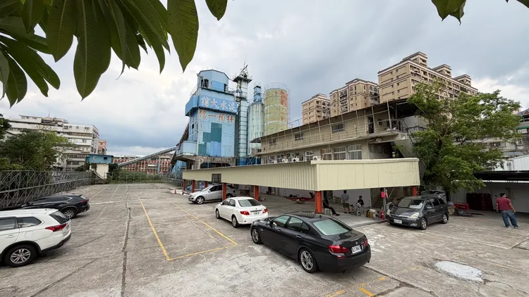 信大水泥已將土地售予新北在地建商馥華集團旗下馥御建設，並於日前完成點交。曾佳俊攝
