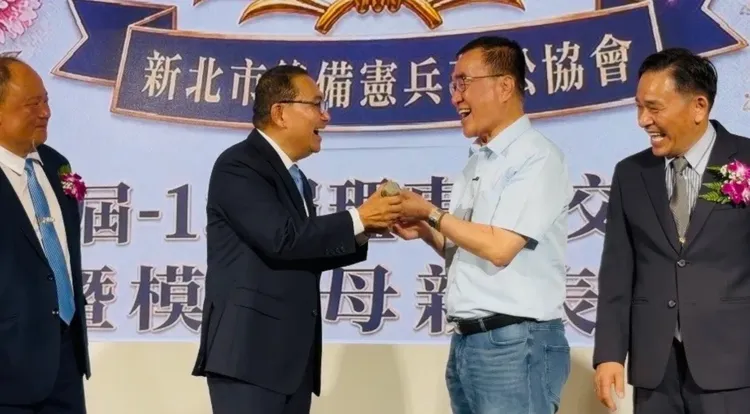 侯友宜確定出任李四川競選總部主委，9/12板橋體育館「我們都挺李四川」大型造勢活動將在萬人面前「交棒」。資料照片