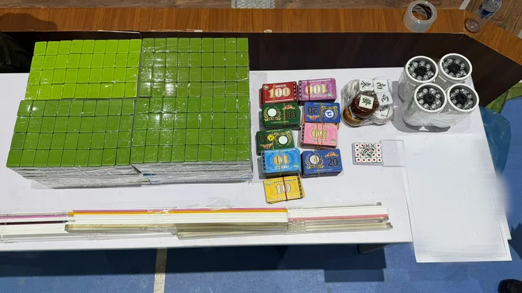 警方查扣麻將等證物。翻攝畫面
