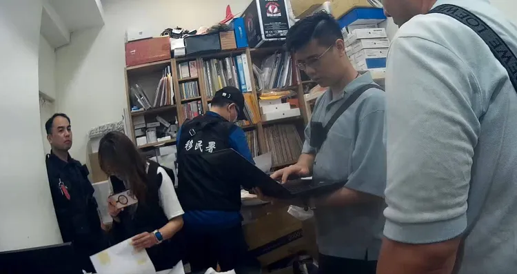 專案小組搜索婦產科等相關處所。民眾提供