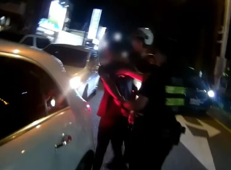 警方逮捕男駕駛。翻攝照片