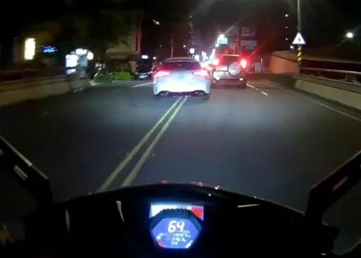 毒蟲駕車拒檢狂飆！警方攔截圍捕　車陣中活捉夫妻檔查獲喪屍菸彈