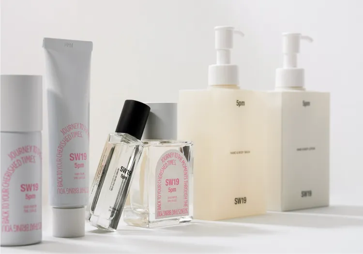 SW19 5pm全身潔淨露，275ml／1200元；5pm香氛潤膚乳液275ml／1300元。品牌提供