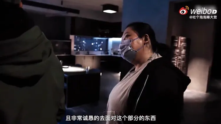蔡嘉茵會以幽默又到位的比喻說服演員。翻攝自微博