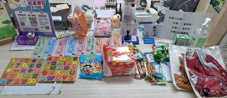 唐治平到基金會捐贈物資。唐治平提供