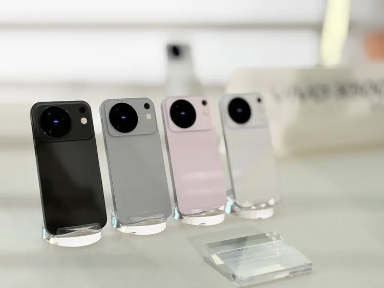 vivo X500標準版共有四色。趙筱文攝