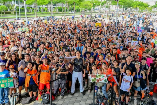 陳鏞基今引退！賴清德親送專屬球棒　喊話統一獅「明年總統府見」