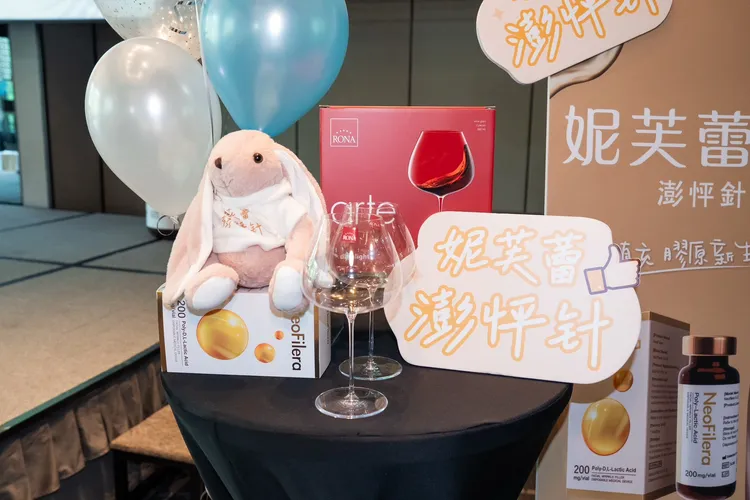 妮芙蕾產品展示；產品特色結合醫師評估，為眼周與全臉設計保留更細緻的規劃空間。