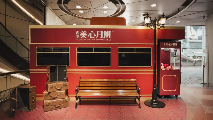 快閃店以「香港台灣特快列車」為概念，打造月台、列車與車站場景。香港美心提供