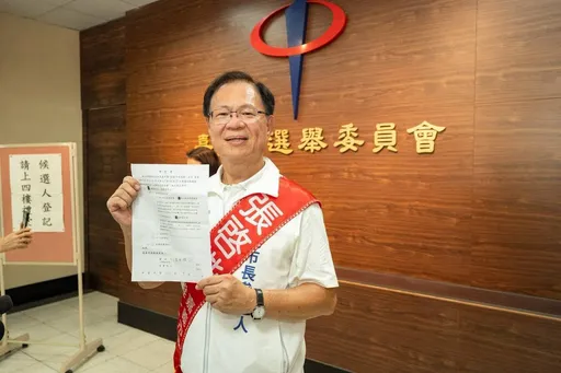 張啓楷登記選嘉義市長！黃敏惠、黃國昌陪同　向王美惠下戰帖辯論