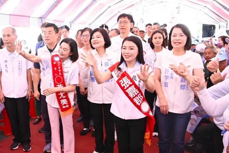 國民黨雲林縣長候選人張嘉郡、國民黨提名斗六市長候選人黃尤美今（28）日共同成立斗六競選總部。張嘉郡競選總部提供