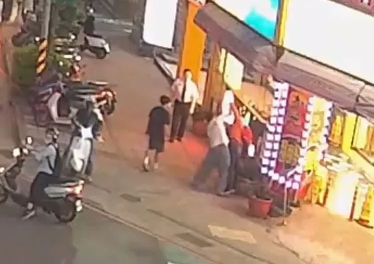 推擠衝突。翻攝畫面