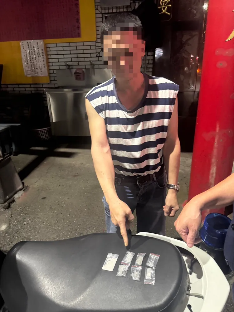 警方當場查獲陳嫌攜帶毒品。翻攝畫面
