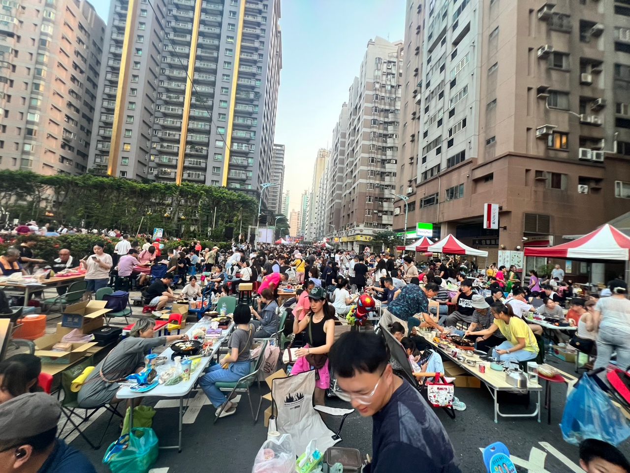 中秋盛會! 中壢封街萬人烤肉活動登場
