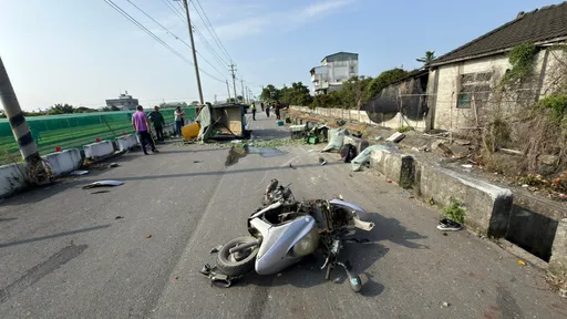 母親騎車載2名國中兒上學　遭小貨車猛撞釀1死3傷