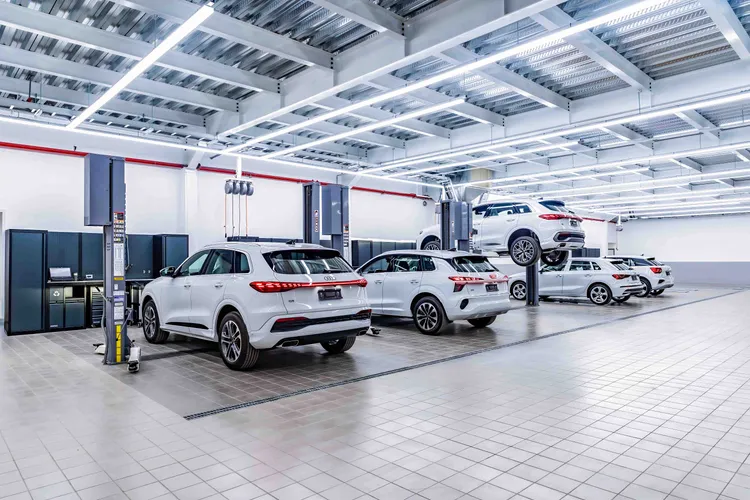 Audi民族據點設有完整維修工位，從新車銷售到後續保養維修，提供南台灣消費者完整的售後服務。業者提供