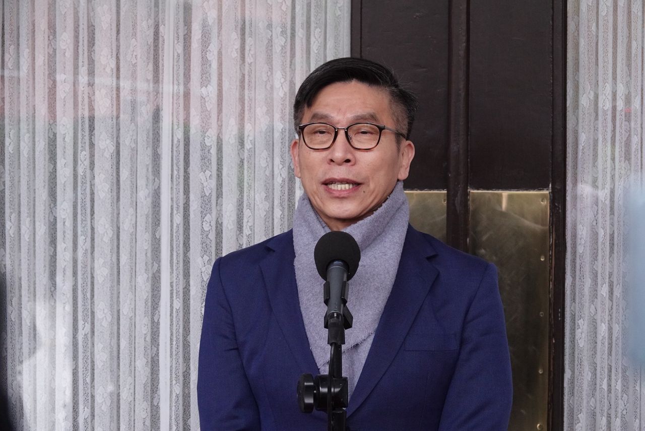 鍾佳濱持油壓剪破壞護欄 北檢依妨害公務罪嫌起訴