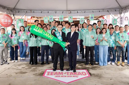 賴瑞隆登記參選高雄市長！陳其邁親授棒：選對的人走對的路高雄人最有經驗
