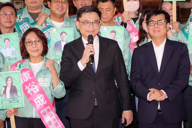 賴瑞隆發表「全壘打宣言」，提出「四個第一」。翻攝畫面