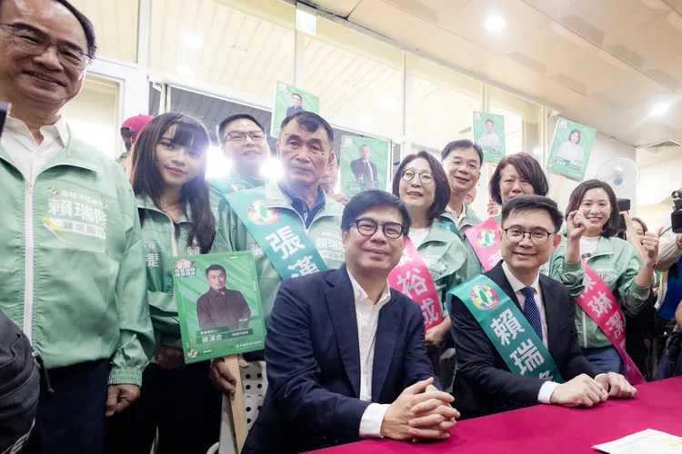 賴瑞隆2日登記參選高雄市長。翻攝畫面