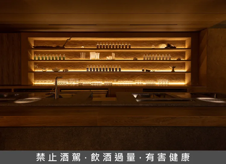 來自首爾的「ZEST」以「永續精緻飲酒」(Sustainable Fine Drinking)為理念，將自然、社群與永續精神化為吧台上的細膩實踐。業者提供