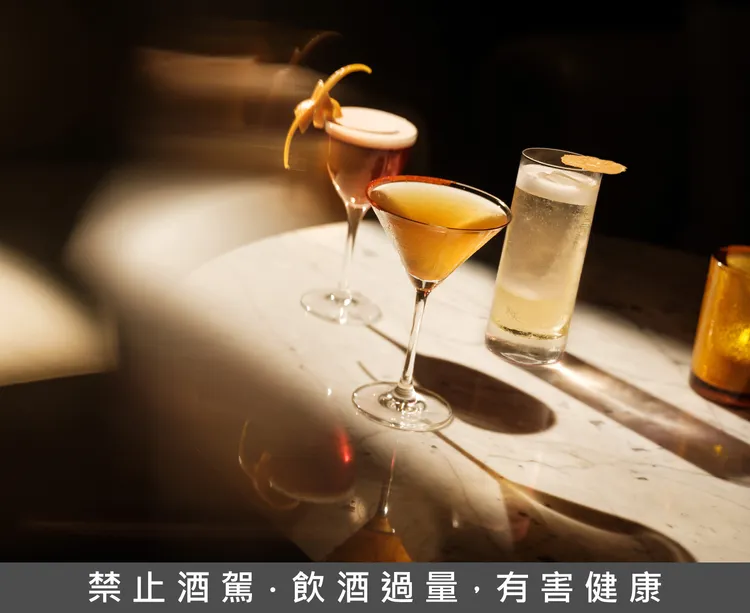 「M.O. Bar」推出3款限定調酒，「Sour Déjà Vu」、「The Other Martini」及「B&G Highball」，玩轉經典交織驚喜的微醺時刻。業者提供