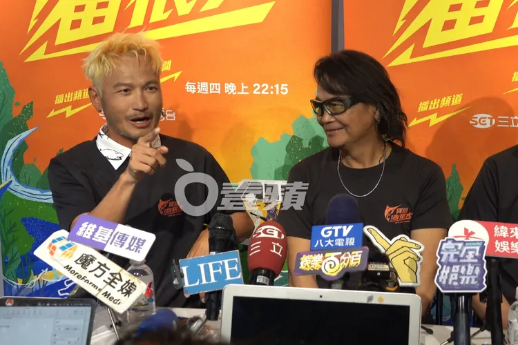 KID（左）跟沈文程主持三立實境節目《寶島漁很大》，身形瘦了一圈。特勤中心攝