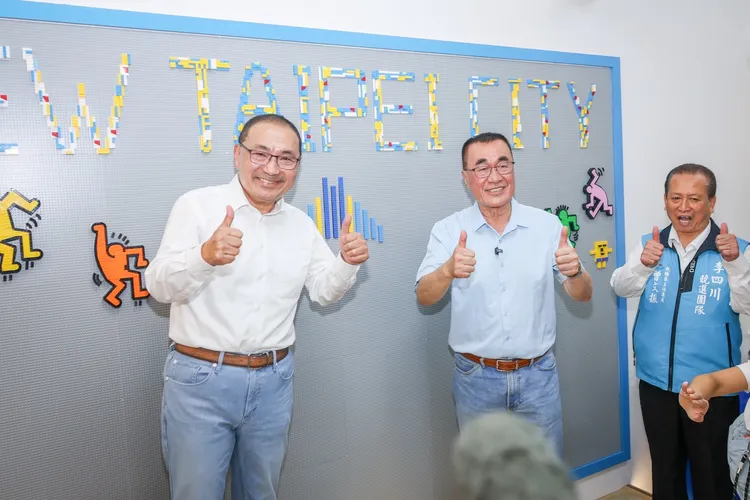 國民黨新北市長參選人李四川19日啟用競選總部，新北市長侯友宜到場支持，並宣布擔任李四川的競選總部主委。李四川競辦提供