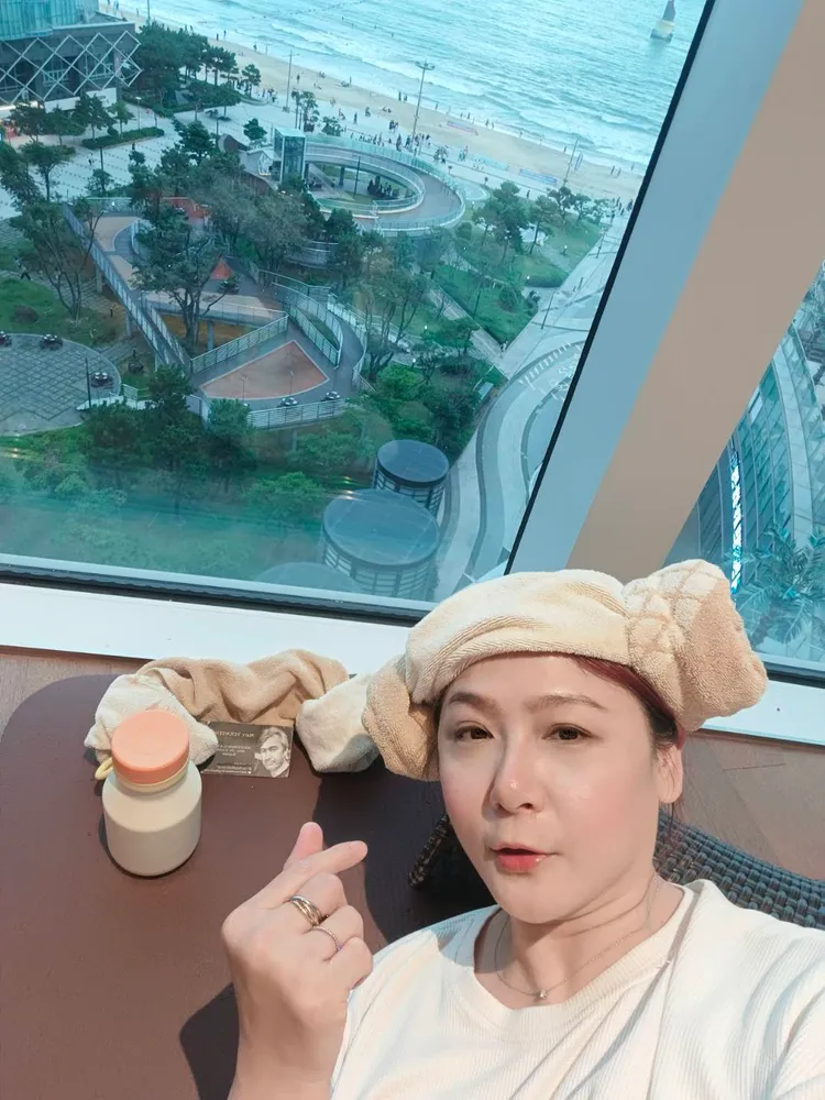 桑拿室老闆特別為馬克也做了羊頭角浴帽。林鳳英提供